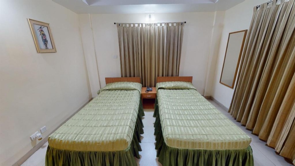 Room image 4